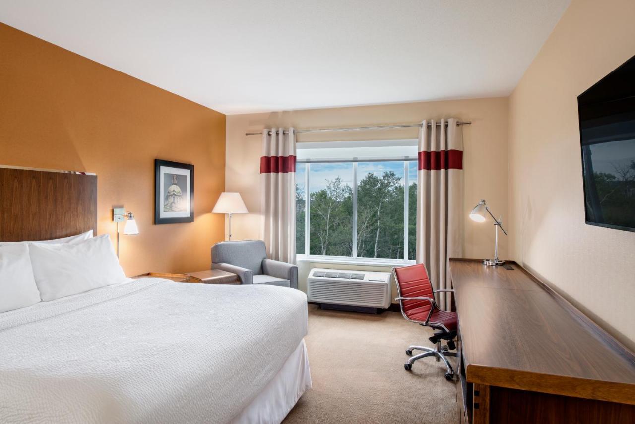 Four Points By Sheraton Grande Prairie Bagian luar foto