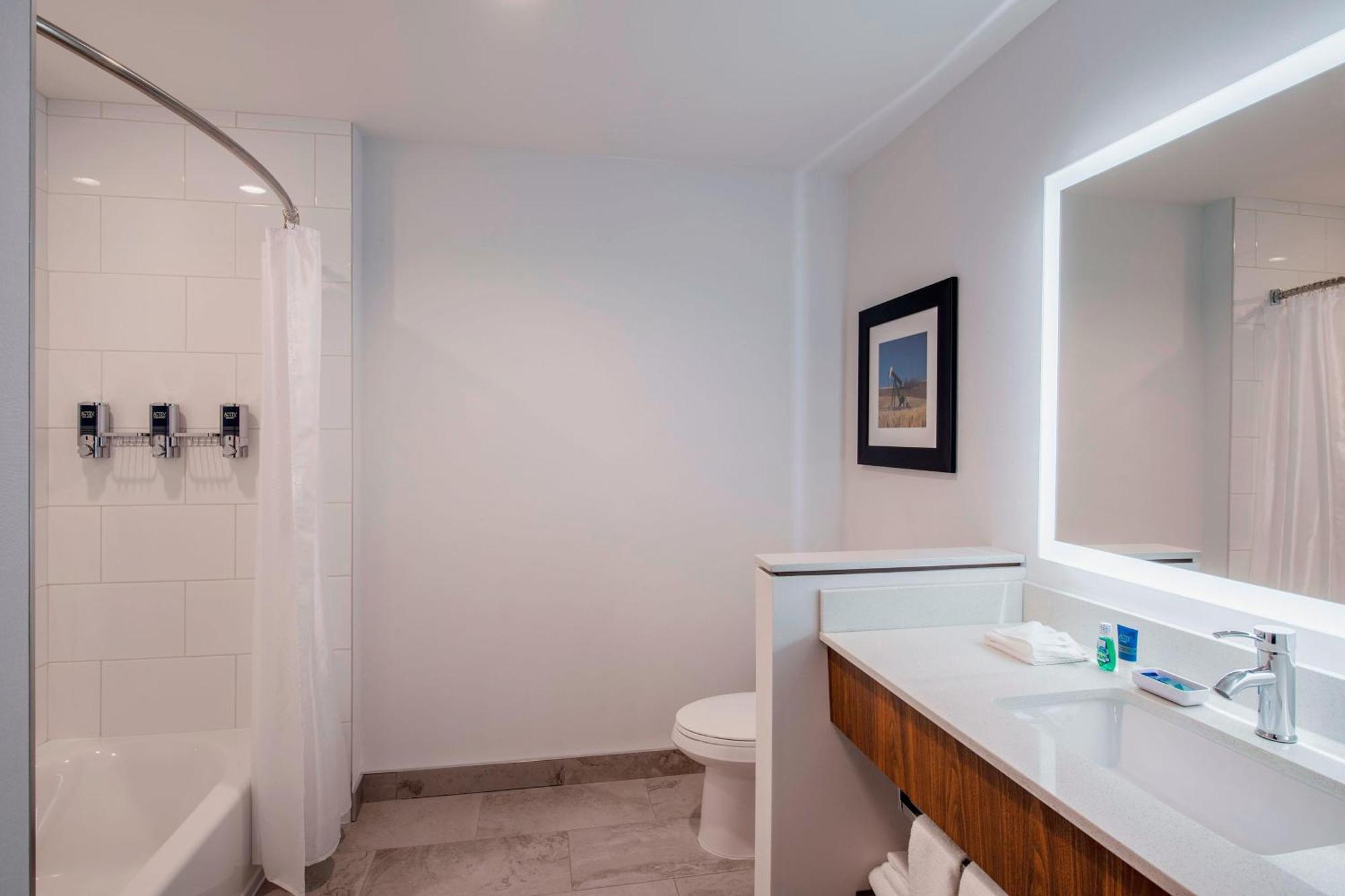 Four Points By Sheraton Grande Prairie Bagian luar foto