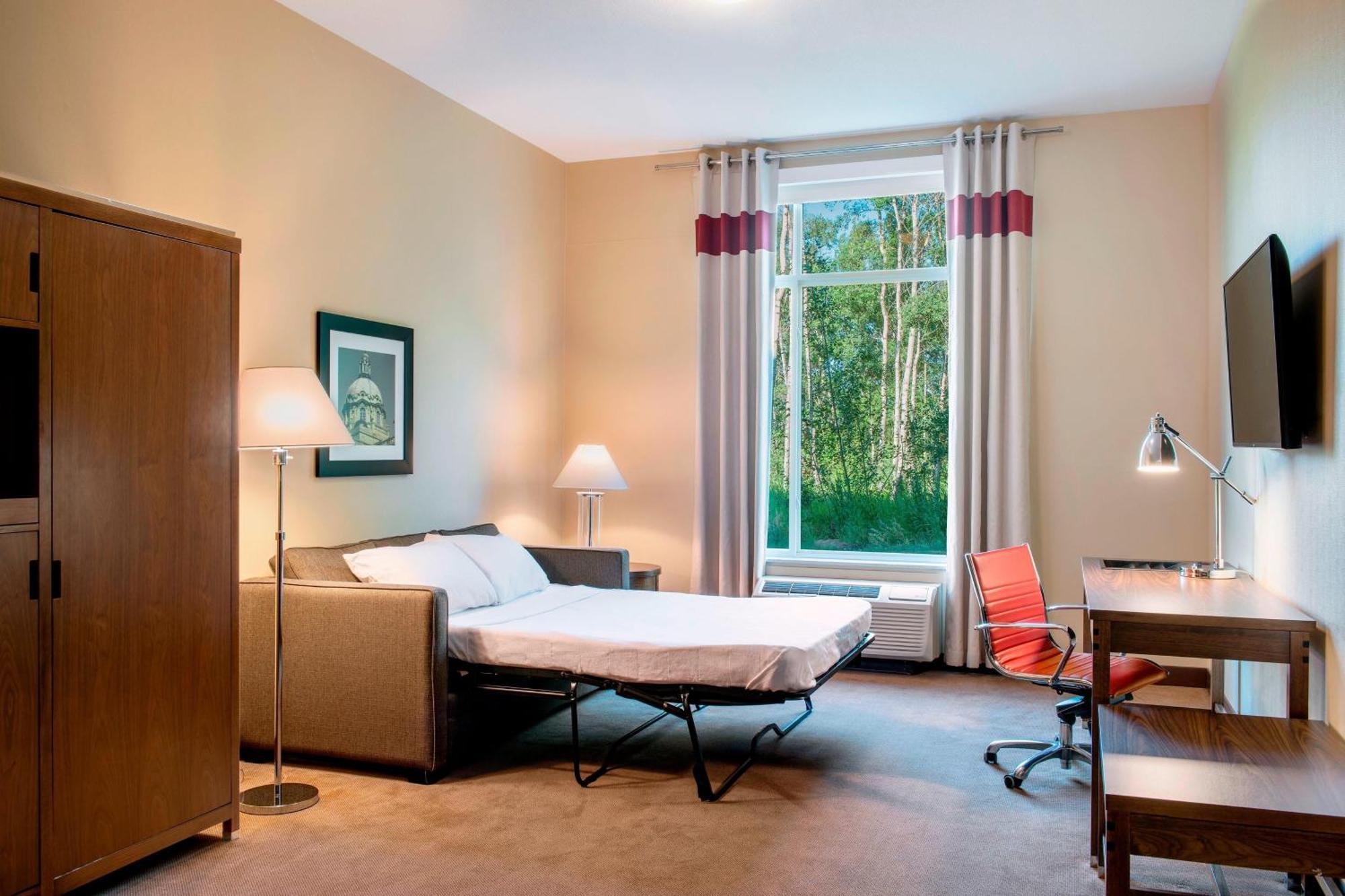 Four Points By Sheraton Grande Prairie Bagian luar foto