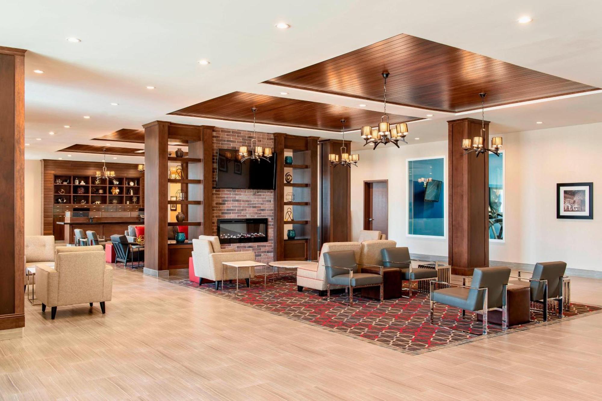 Four Points By Sheraton Grande Prairie Bagian luar foto